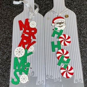 Pair of bottle decorations/tags